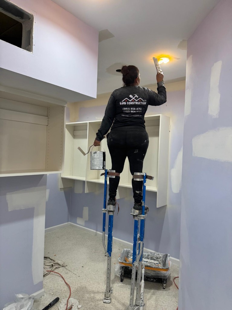 Closet full refresh White Sesame spray finish - Luis Construction